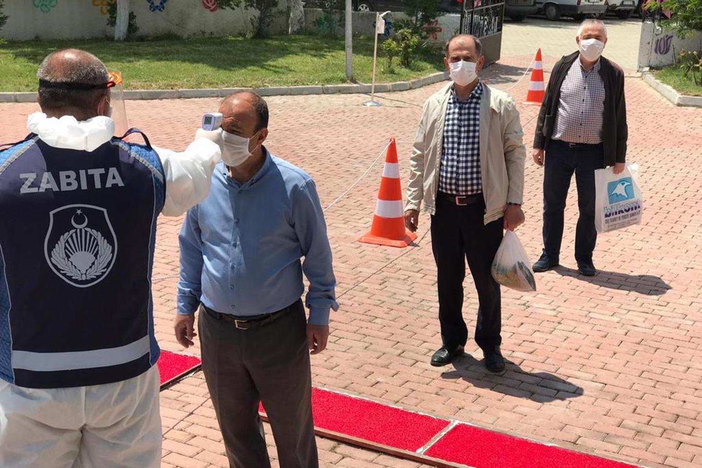 Müslümanlar Cuma namazına akın etti
